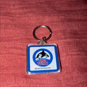 Vintage Sea World Keychain 1980